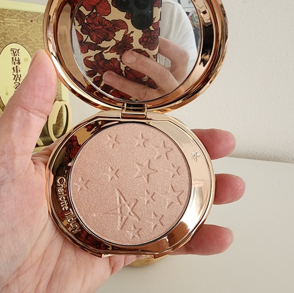 Charlotte Tilbury Highlighter - Picture 3 of 3